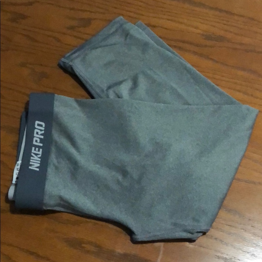 Sold! Nike Pro DRI-FIT light gray crop pants - Picture 1 of 3
